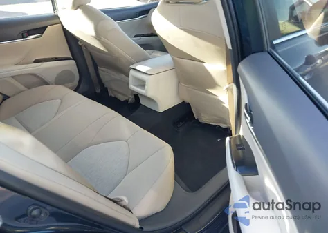 2018 Toyota Camry Le z USA, uszkodzony, nr VIN 4T1B11HK7JU629651